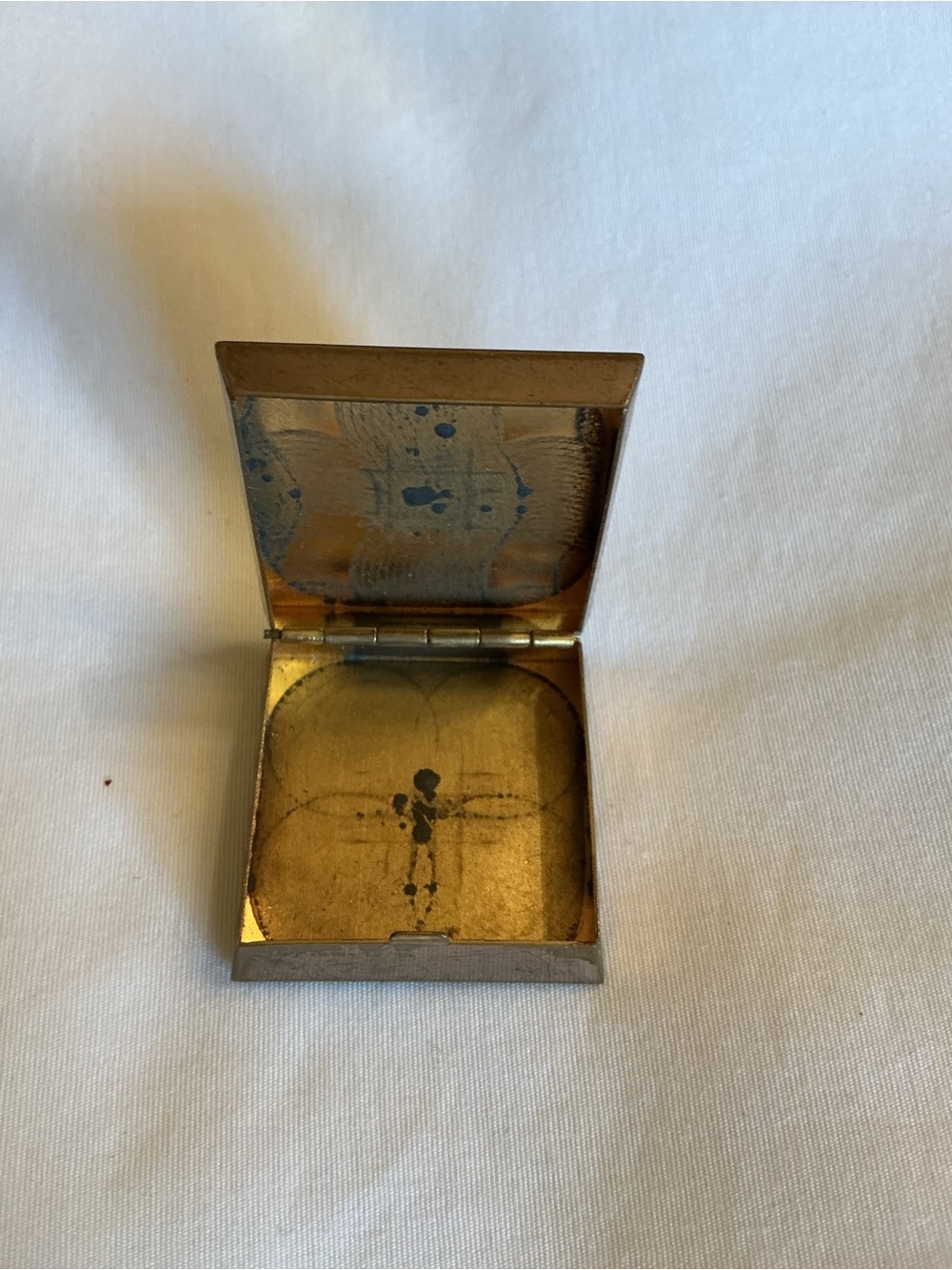 Vintage Gold-Tone Compact with Art Deco Wave Design - Picture 2 of 5
